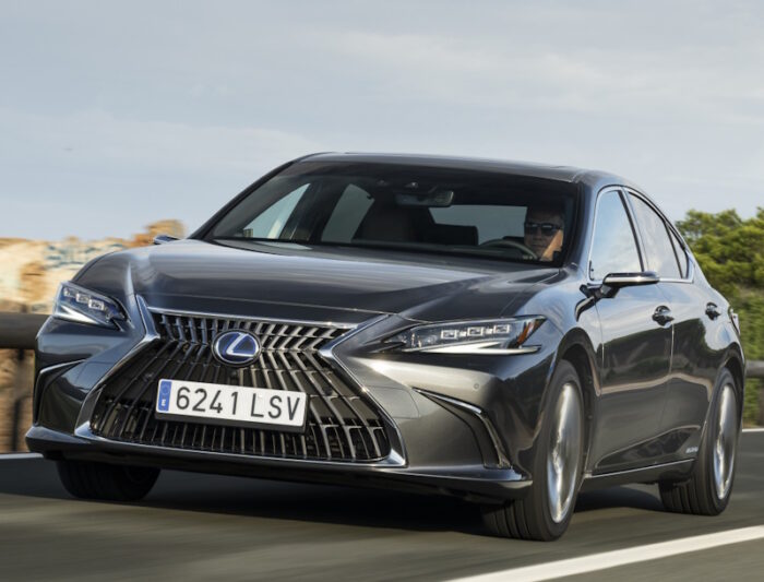 Lexus ES (2021) Interior - Image 3