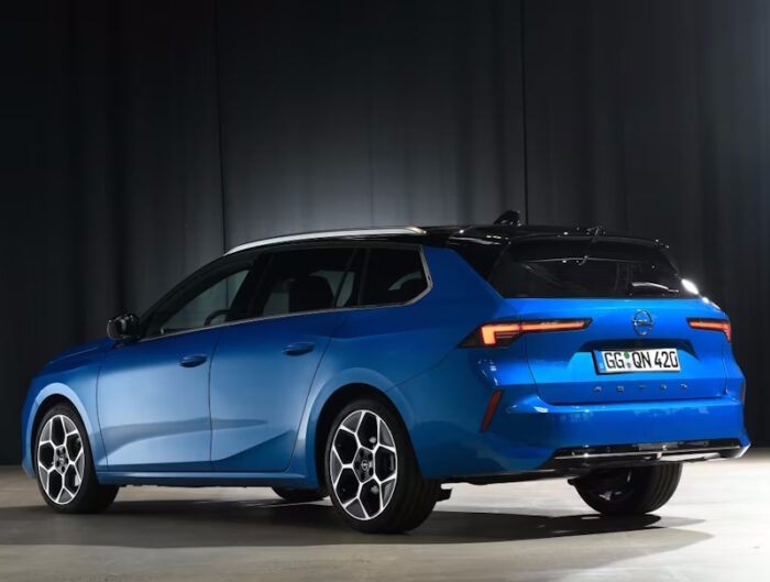 Opel Astra (2022) Sports Tourer Ultimate - Image 2
