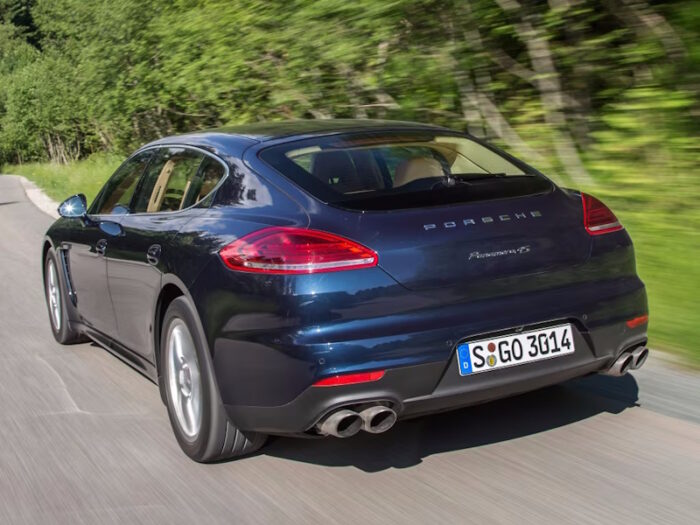 Porsche Panamera (2015) 4S - Image 2