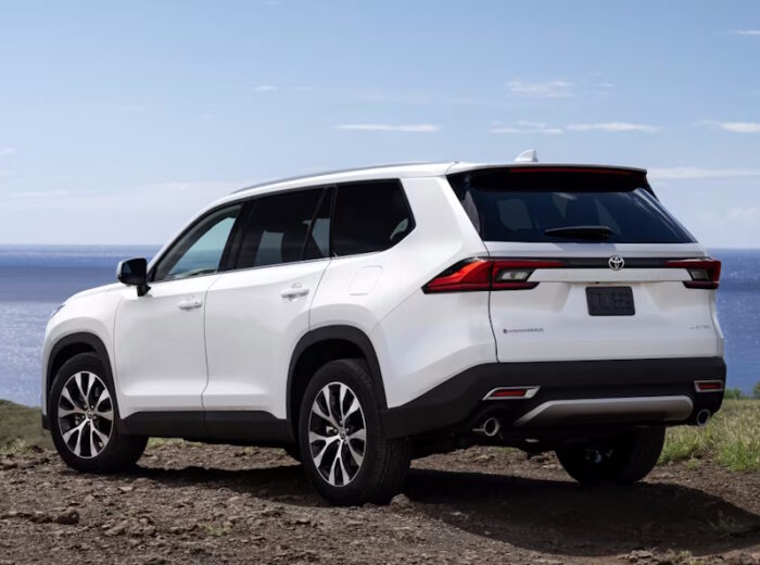 Toyota Grand Highlander (2024) Hybrid MAX Limited - Image 2