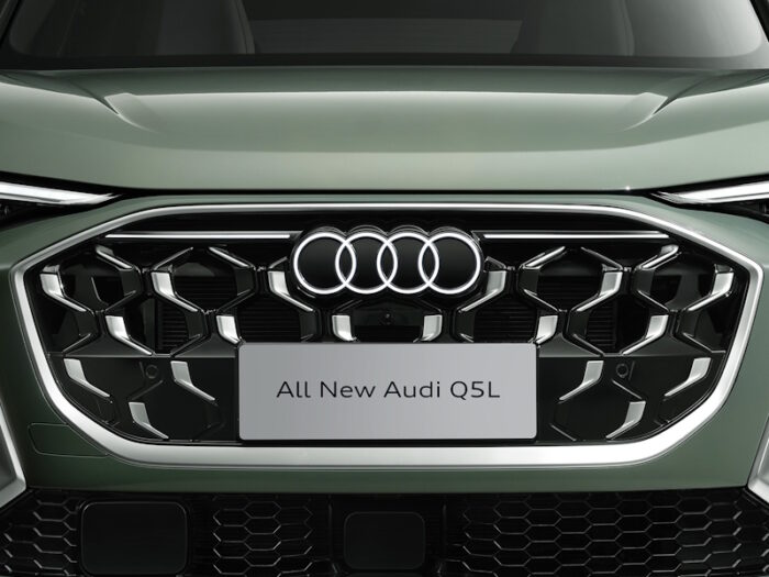 Audi Q5 (2025) S-Line SUV L China - Image 3