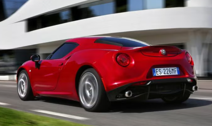 Alfa Romeo 4C (2014) - Image 2