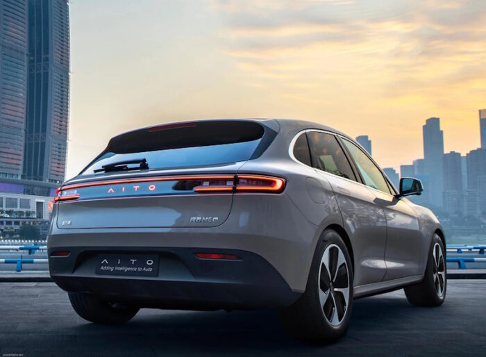AITO M5 (2024) EV - Image 2