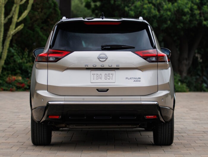 Nissan Rogue Platinum (2024) - Image 2