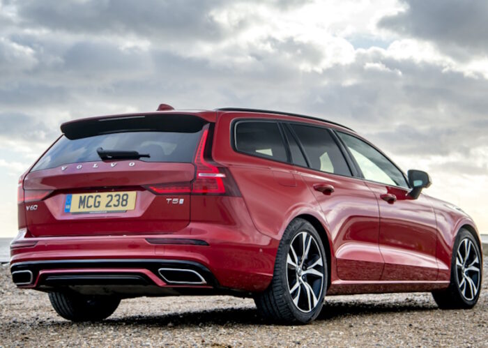 Volvo V60 (2018) R-Design - Image 2