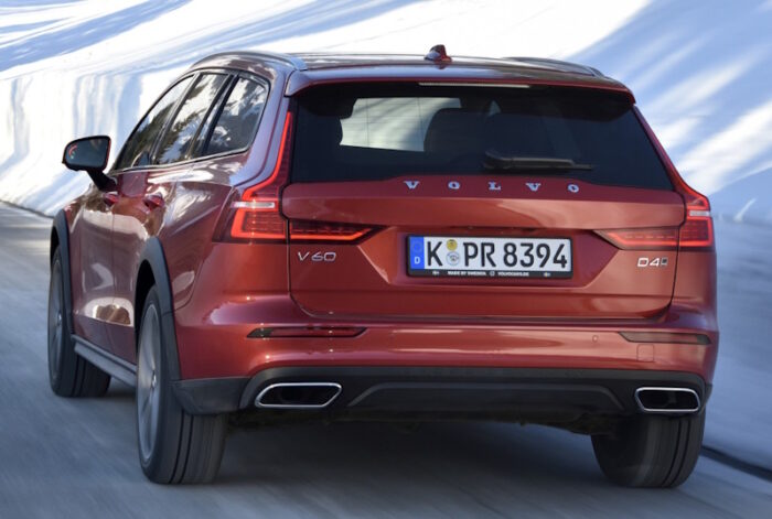Volvo V60 (2019) Cross Country - Image 2