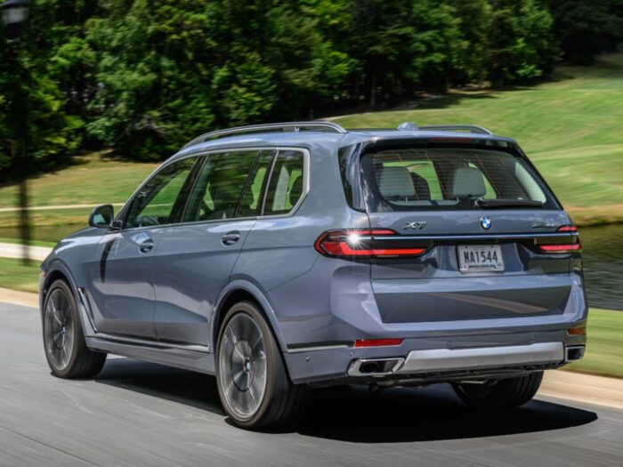 BMW X7 Series (2022) xDrive - Image 2