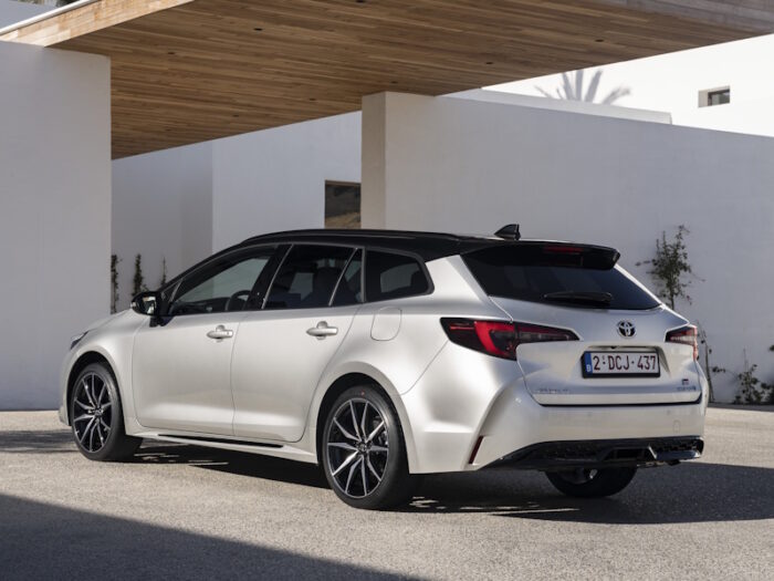 Toyota Corolla (2023) GR Sport Touring Sports - Image 2