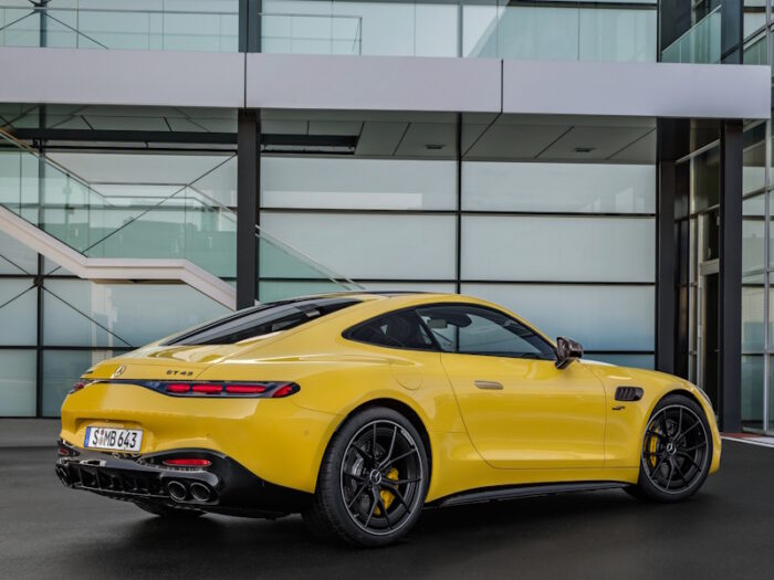 Mercedes-Benz AMG GT (2025) 43 - Image 2