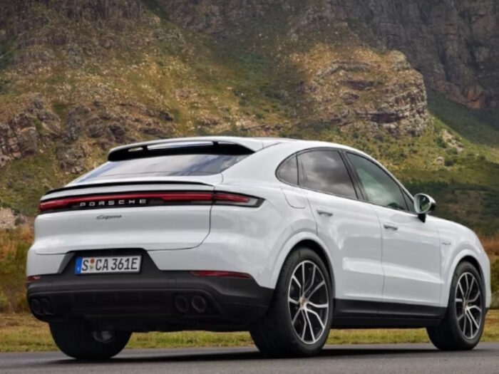 Porsche Cayenne (2024) Turbo E-Hybrid SUV SportDesign Package - Image 2
