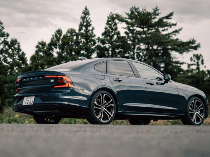 Volvo S90 (2021) R-Design - Image 2