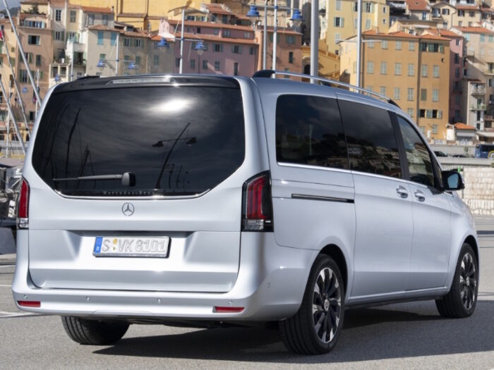 Mercedes-Benz V-Class (2024) - Image 2