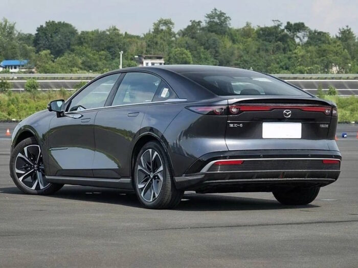 Mazda EZ-6 (2024) Pure Electric - Image 2