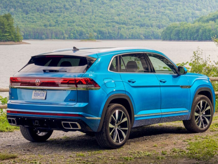 Volkswagen Atlas Cross Sport SEL R-Line (2024) - Image 2