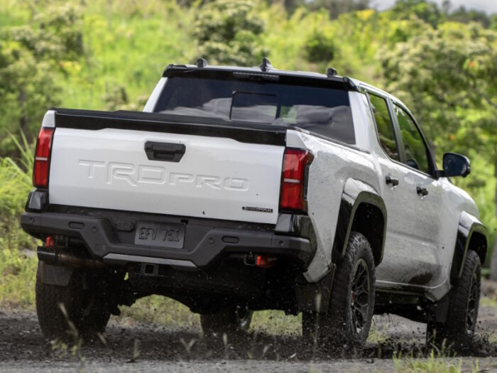 Toyota Tacoma (2024) TRD Pro Double Cab - Image 2