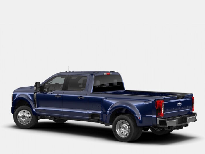 Ford F-450 (2025) XLT Super Duty Crew Cab - Image 2