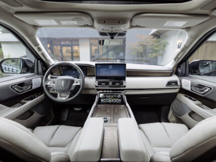 Lincoln Navigator (2022) Black Label Interior