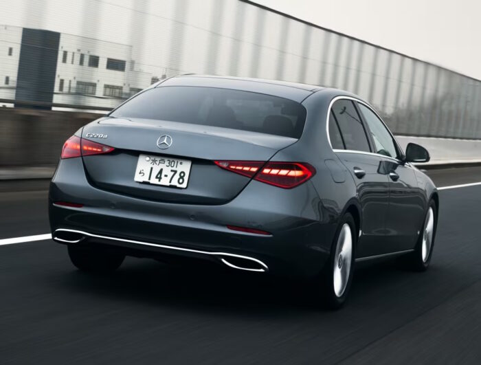 Mercedes-Benz C-Class (2021) Base sedan - Image 2