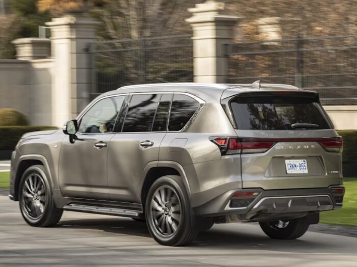 Lexus LX 600 (2022) F-Sport - Image 2