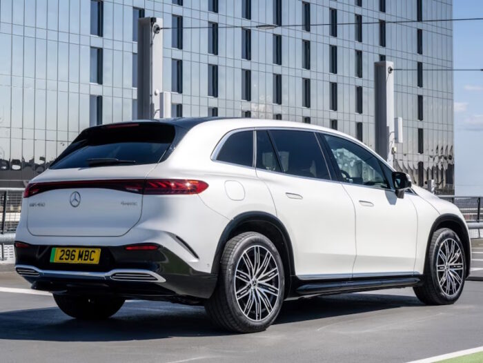 Mercedes-Benz EQS (2022) AMG SUV - Image 2