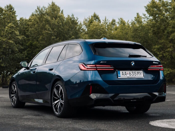 BMW 5 Series (2024) Touring M-Sport - Image 2