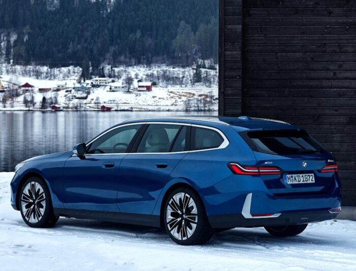 BMW 5 Series (2024) Touring Base - Image 2