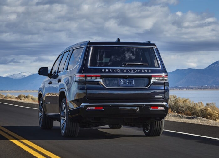 Jeep Grand Wagoneer (2022) - Image 2