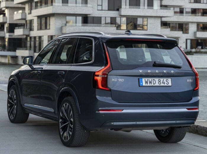 Volvo XC90 (2024) - Image 2
