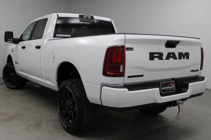 RAM 2500 (2025) Big Horn Crew Cab - Image 2