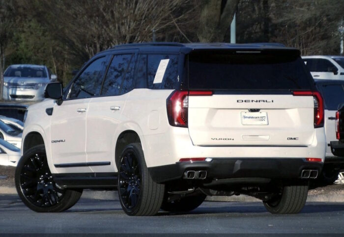 GMC Yukon (2025) Denali - Image 2