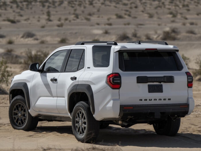 Toyota 4Runner (2024) SR5 - Image 2