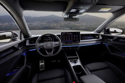 Volkswagen Tayron (2025) e-Hybrid R-Line Interior