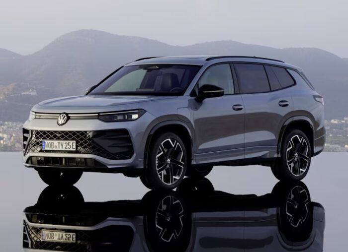 Volkswagen Tayron (2025) e-Hybrid R-Line Interior - Image 2