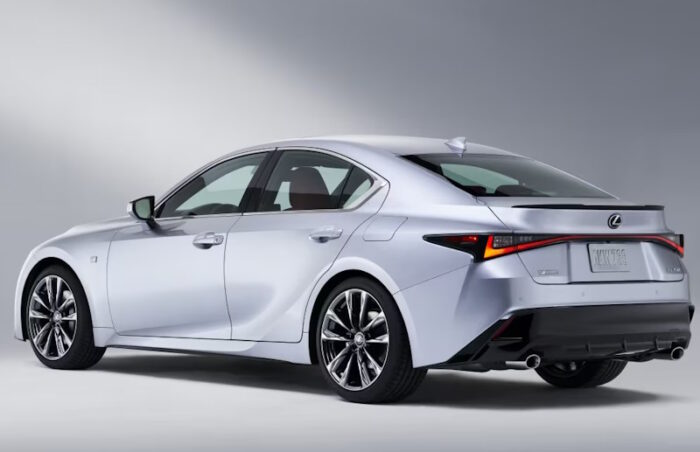 Lexus IS (2021) F-sport - Image 2