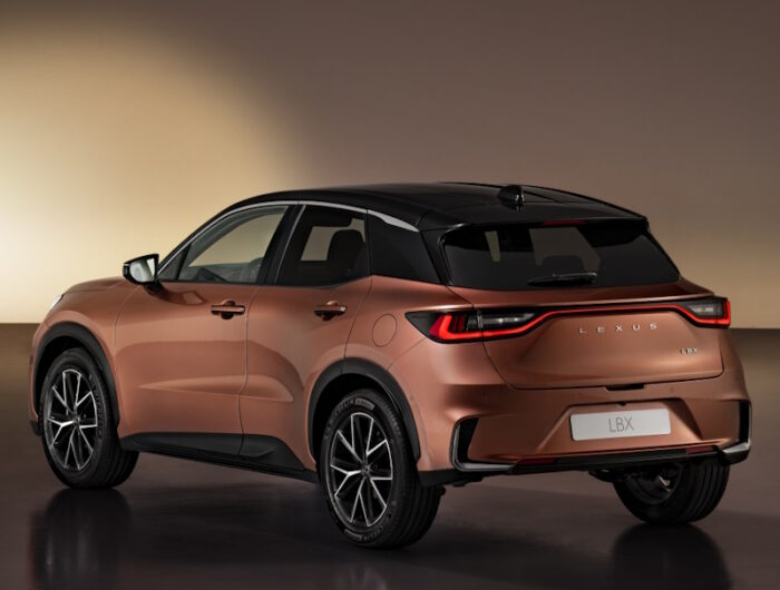 Lexus LBX (2024) - Image 2