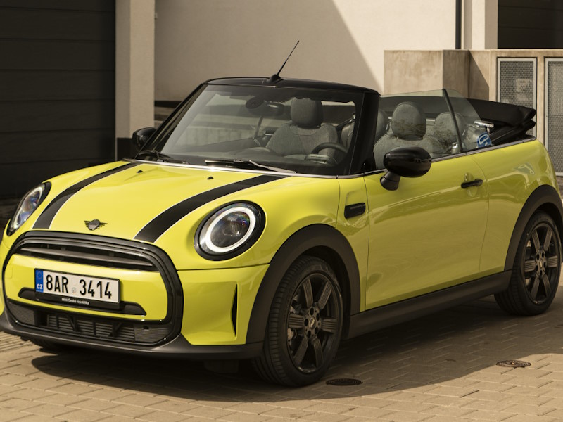 mini_cooper_cabrio_249_028b02b90da7094f-1 Mini Convertible (2024) - Image 1
