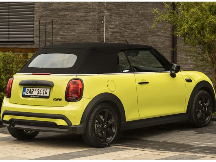 Mini Convertible (2024) - Image 2