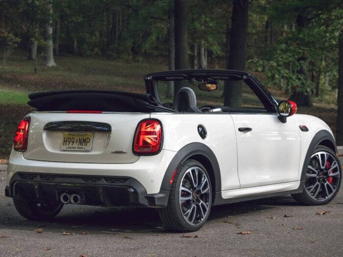 Mini Convertible (2022) John Cooper Works - Image 2