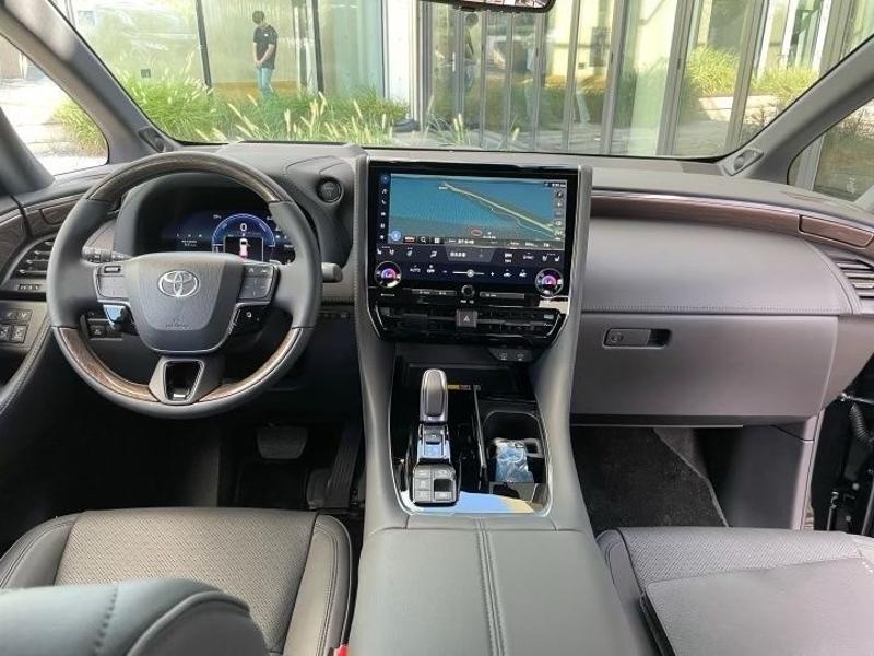 Toyota Alphard (2023) Interior - Image 1