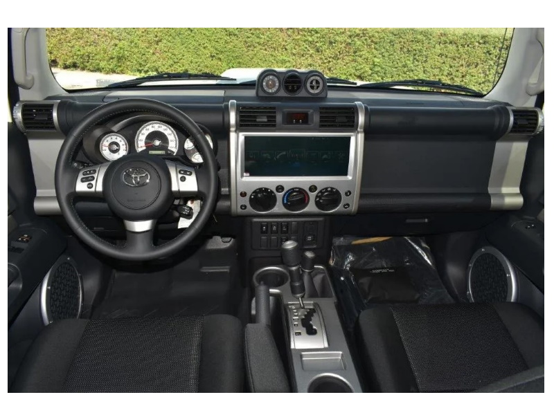 Toyota FJ Cruiser (2021) Interior - Image 1