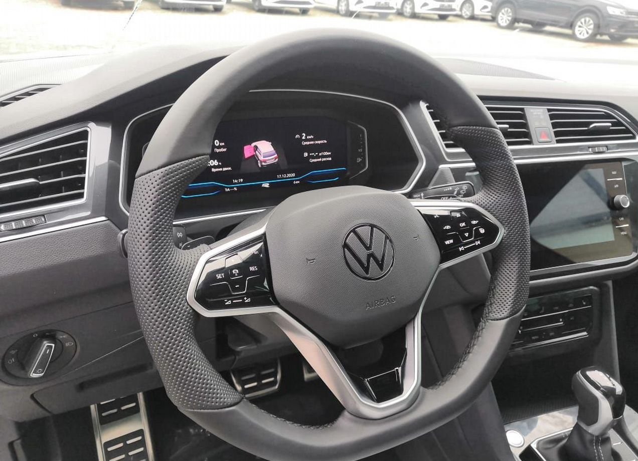 name_volkswagen_tiguan_2020_r_line_interer_id_1492_rand_470679_num_1-jpg Volkswagen Tiguan (2020) R-Line Interior - Image 1