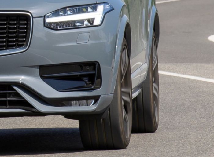 Volvo XC90 (2020) R-Design - Image 2
