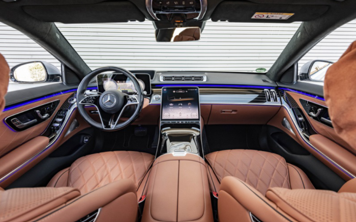 Mercedes-Benz S (2021) split rear seats interior - Image 3