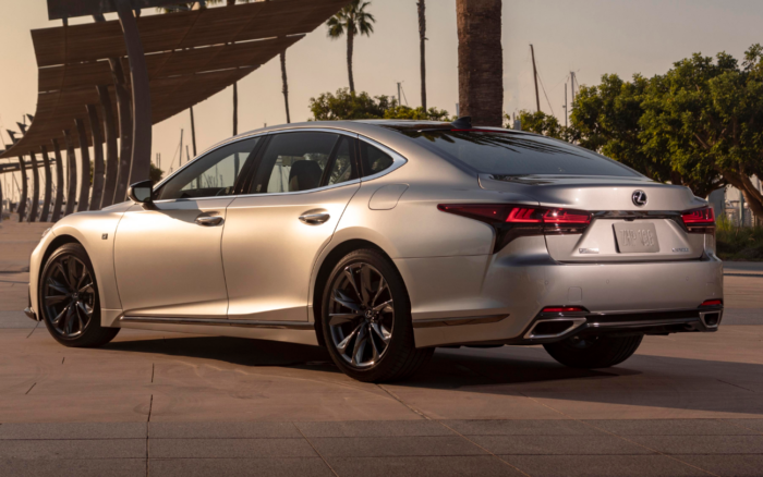 Lexus LS (2021) F-Sport - Image 2