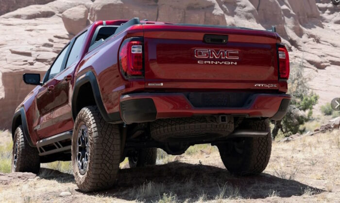 GMC Canyon (2023) AT4X - Image 2