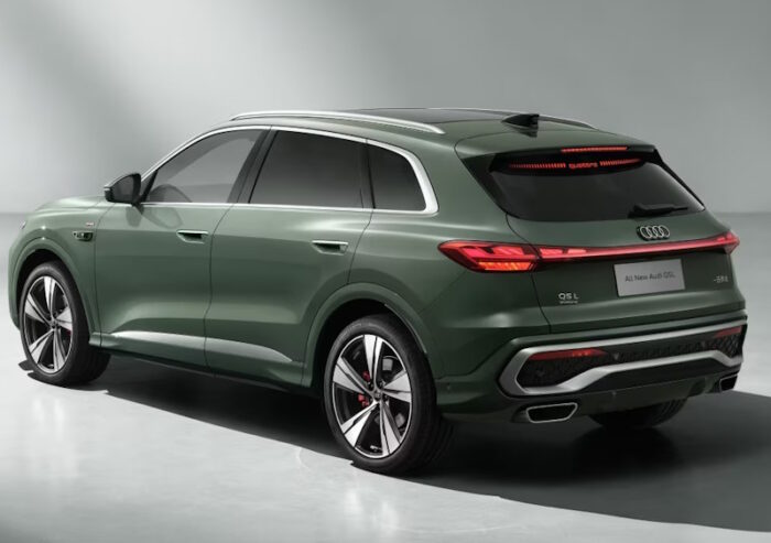 Audi Q5 (2025) S-Line SUV L China - Image 2