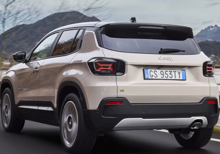 Jeep Avenger (2023) E-Hybrid - Image 2
