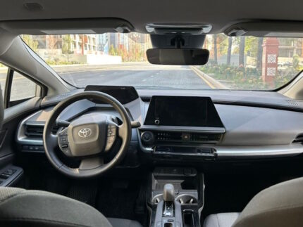 Toyota Prius (2024) Interior