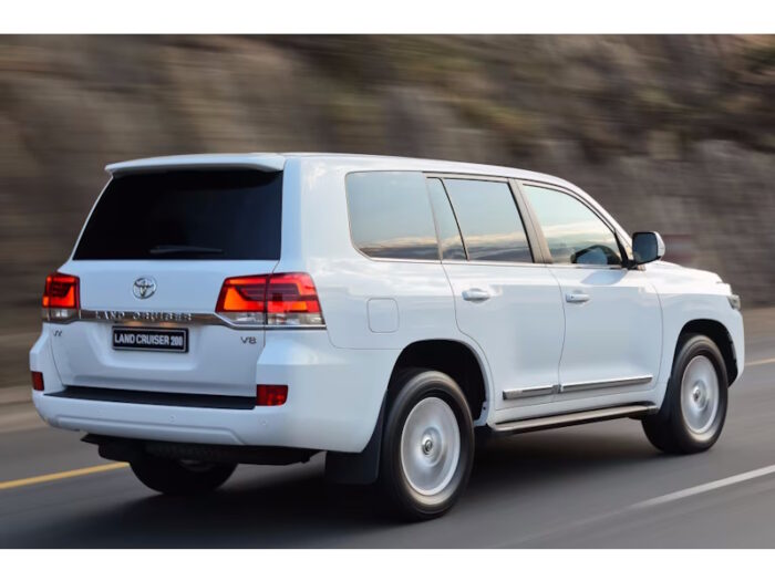 Toyota Land Cruiser 200 (2015) - Image 2