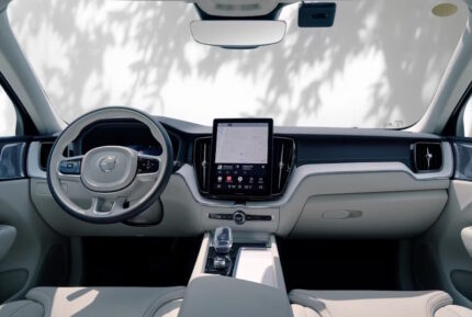 Volvo XC60 (2025) Interior